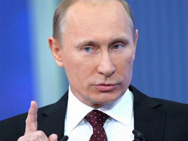 Путин пообещал повысить МРОТ