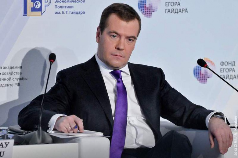 Медведев предложил пересмотреть требования к бизнесу