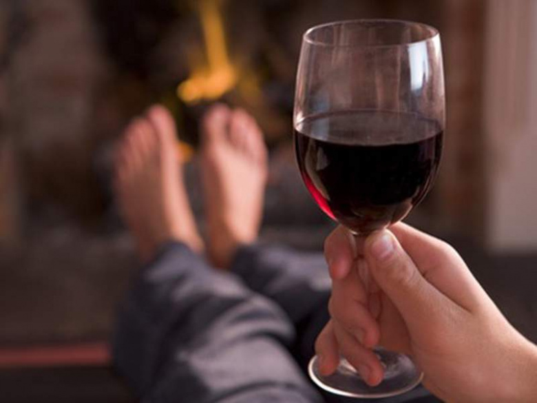 В Минздраве считают, что один бокал вина за ужином может привести россиян к алкоголизму