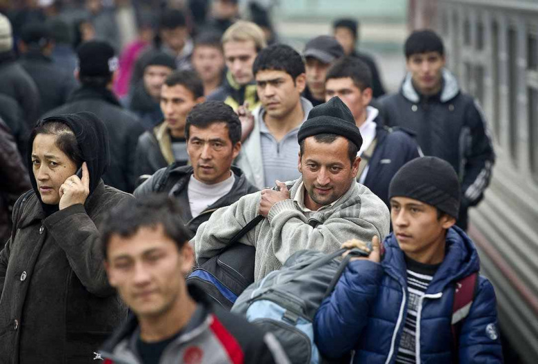 Предложено уравнять мигрантов и россиян в правах